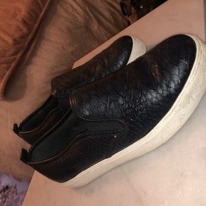 Everyday black slide on shoes!! Sneaks